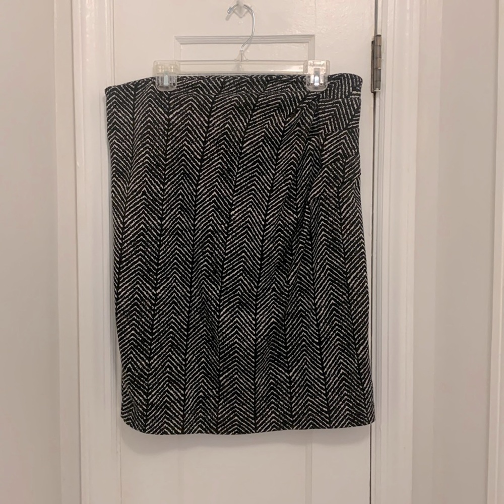 Black/White skirt 100% Poly with a liner good condition washable